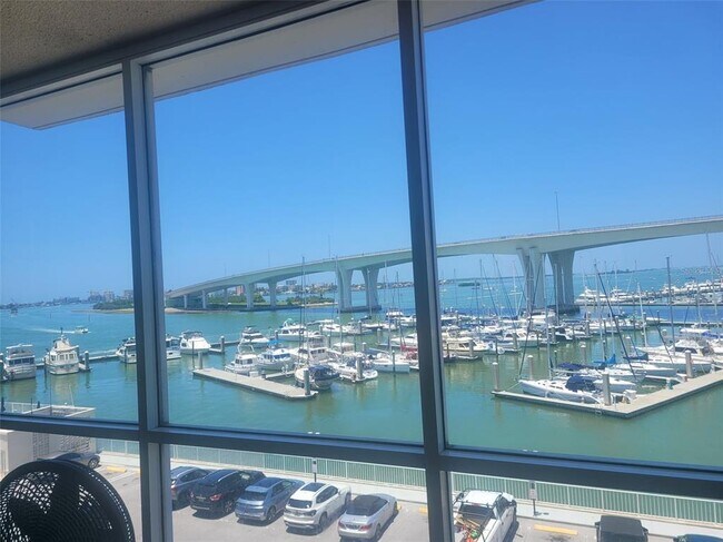 Building Photo - 100 Pierce St