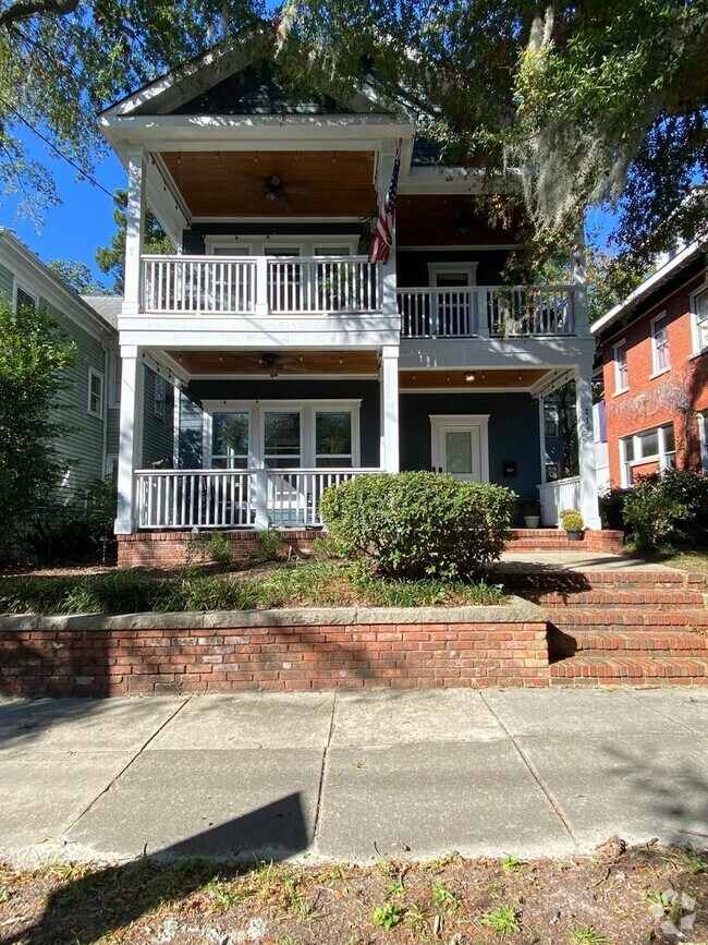 Building Photo - Beautiful Downtown home