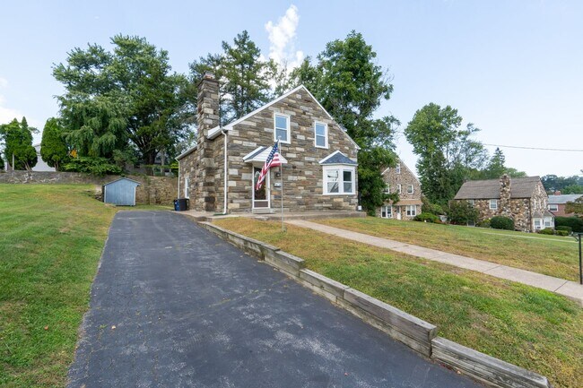 Primary Photo - Rare 4 bed Gem in Marple Newtown