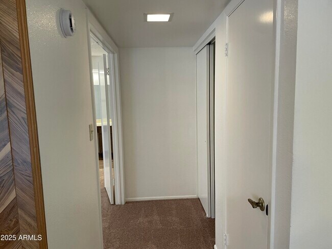 Building Photo - 10014 N 44th Dr