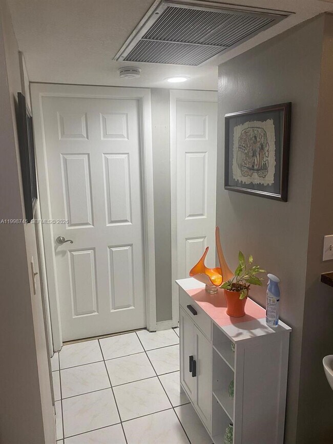 Building Photo - 15669 SW 73rd Cir Terrace