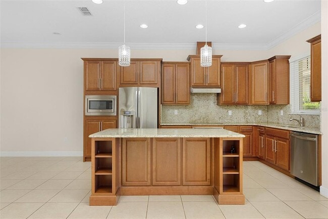 Building Photo - 13813 Benavente Ave