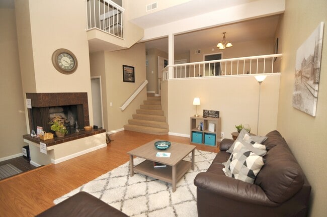Building Photo - 3323 Caminito Eastbluff