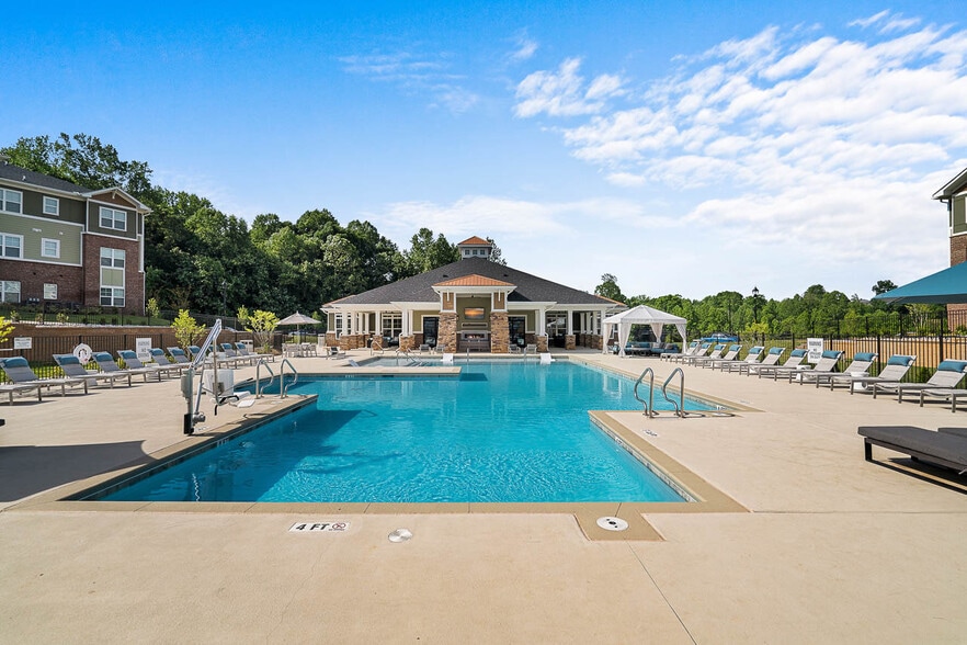 Resort-Style Saltwater Swimming Pool - Hawthorne Waterstone
