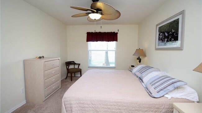 Building Photo - 273 Robin Hood Cir
