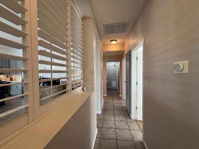 Building Photo - 1012 Freshwater Ct