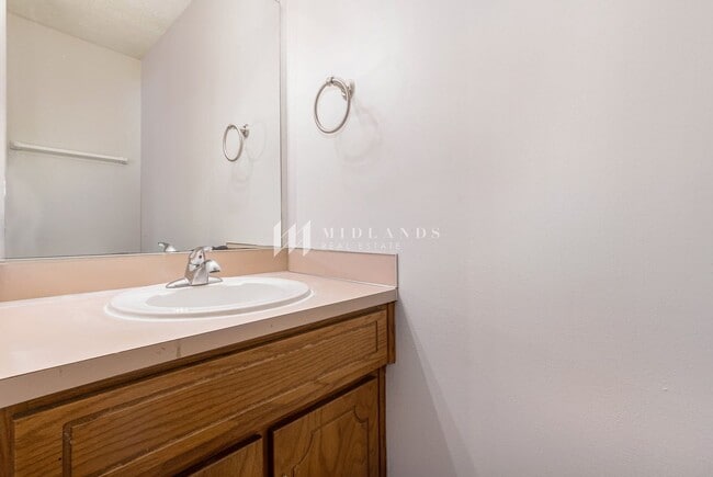 Building Photo - Marvelous Omaha Home