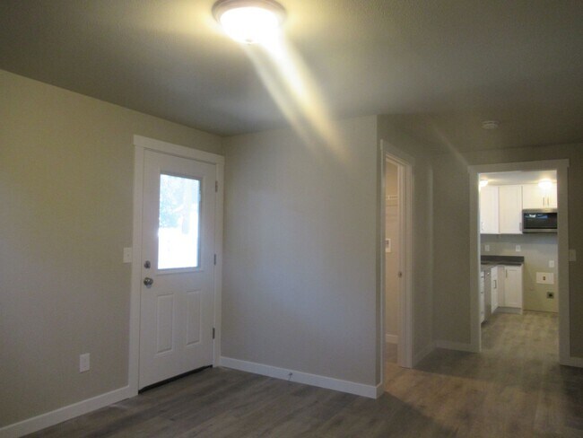 Building Photo - Updated 3 bedroom, 1.75 bath rambler in Covington
