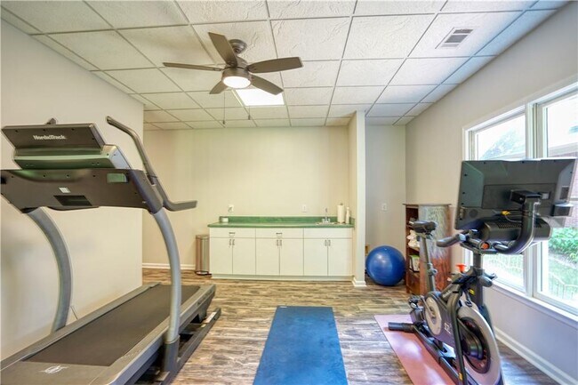 Building Photo - 958 Glenverness Dr