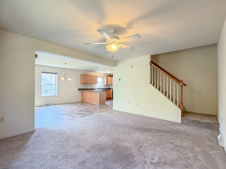 Building Photo - 271 Wildflower Dr