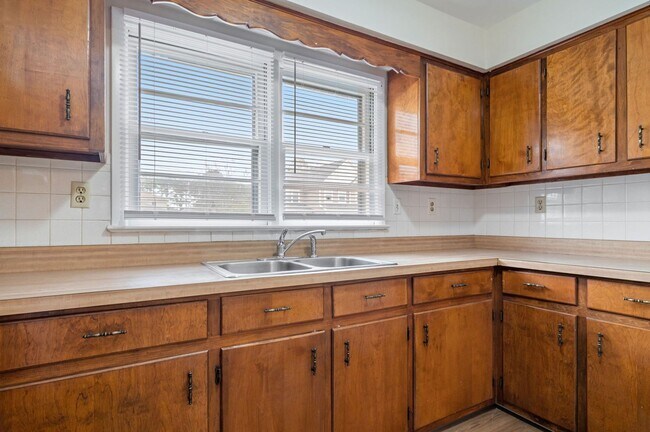 Building Photo - 721 Mayfield Ave