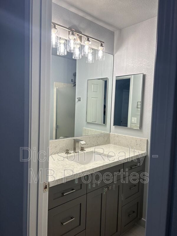 Building Photo - 5261 Coit Dr