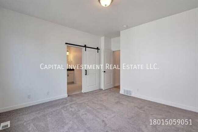 Building Photo - 4692 Camellia Ln