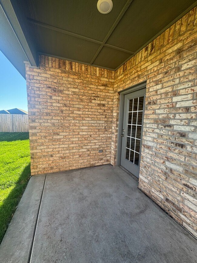 Building Photo - Located in Glendale!!!4bedrooms 2bathrooms...