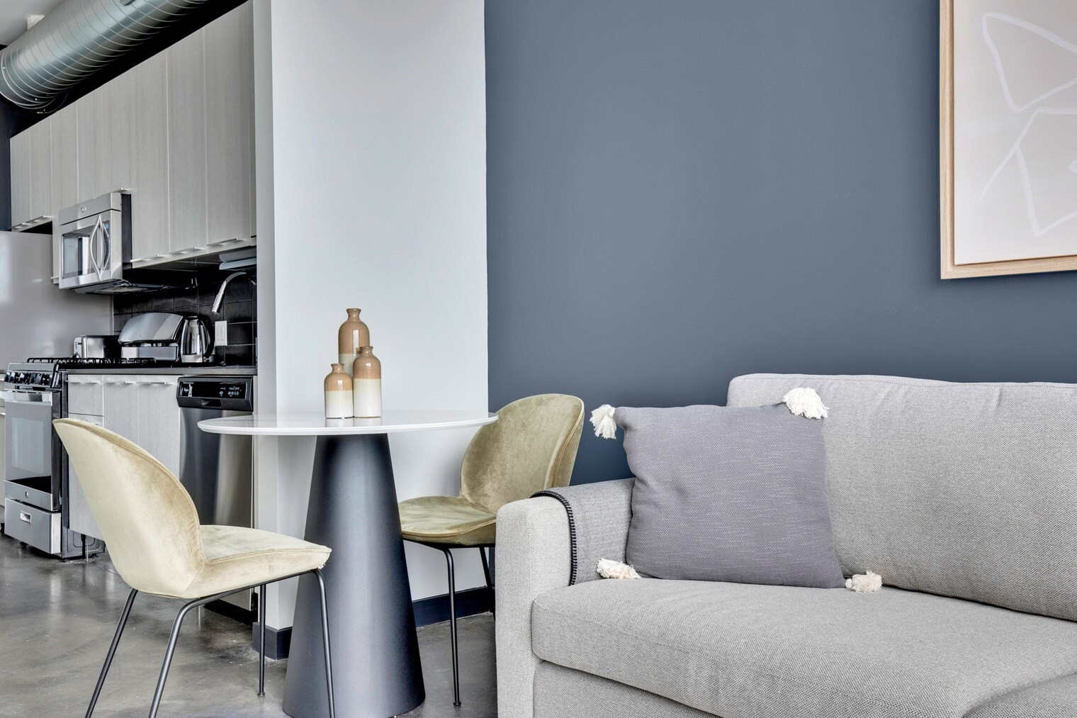 Building Photo - 1647 N Milwaukee Ave