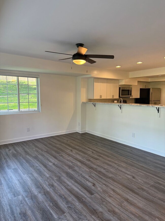 Building Photo - Large, Luxurious 2 Bedroom 2 Bath at Parks...
