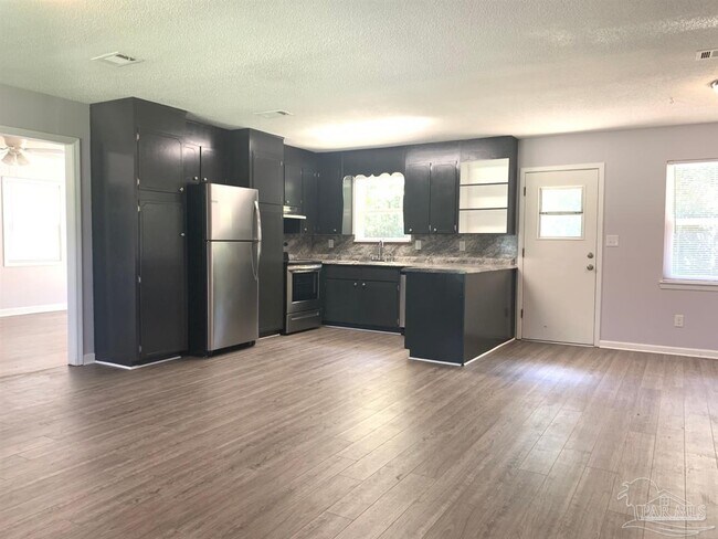 Building Photo - 9460 Darlene Cir