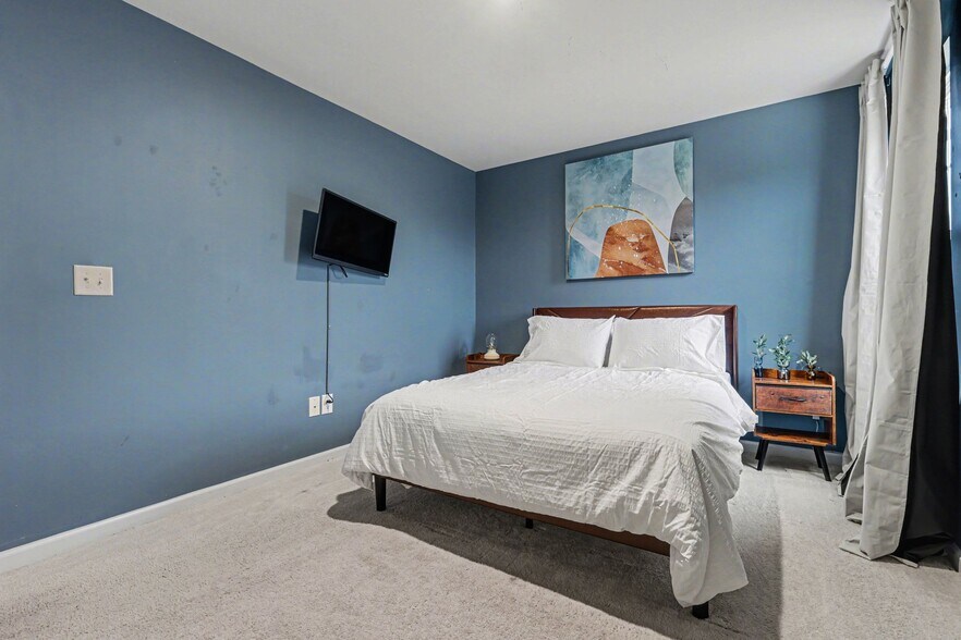 Building Photo - 15216 Lake Ridge Rd