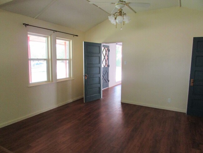 Building Photo - Ranch Style Farm