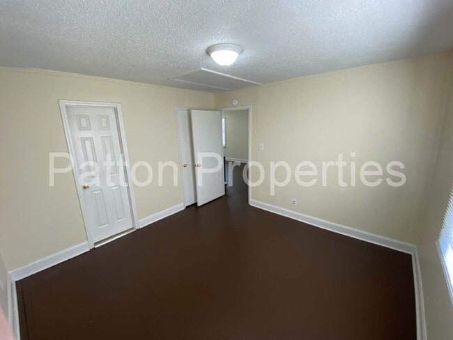 Building Photo - Claireview Terrace Home