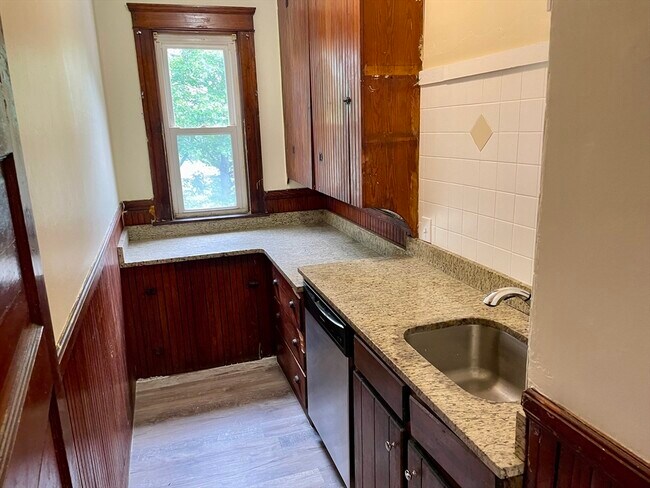 Building Photo - 10 Agawam St