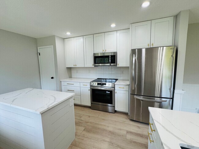 Building Photo - 5800 Ponderosa Dr