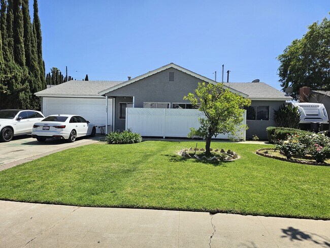 Primary Photo - 1604 E Palm Ave