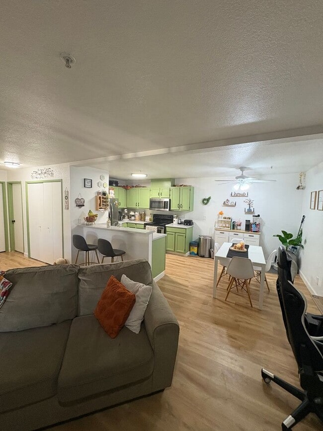 Building Photo - Gated Community with easy west bound 80 ac...