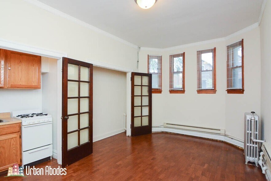 Building Photo - 4632 N Paulina St