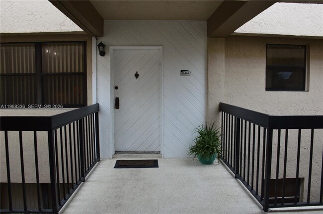 Building Photo - 461 Ives Dairy Rd