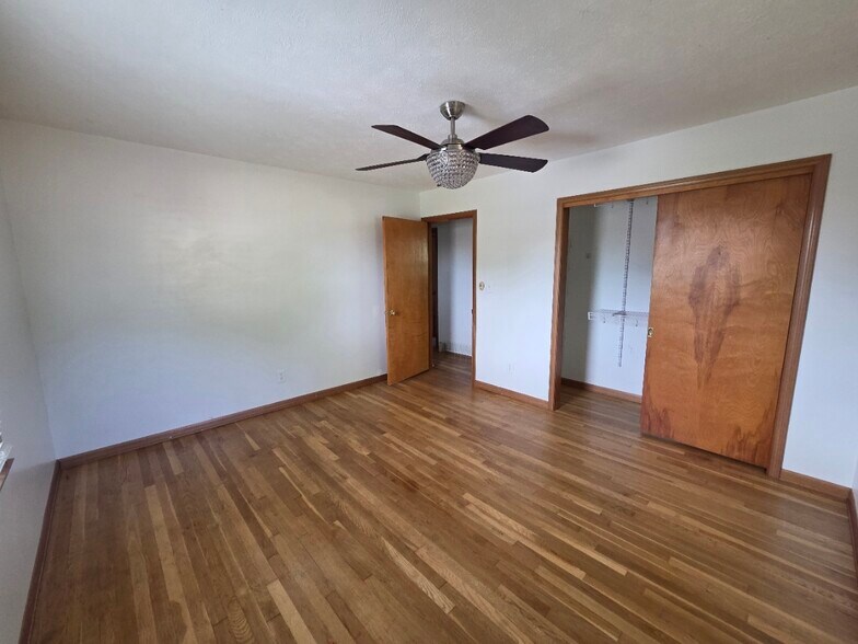 Building Photo - 521 Stonehaven Dr