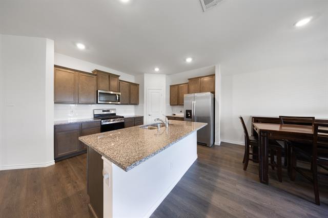 Building Photo - 627 Willow View Way