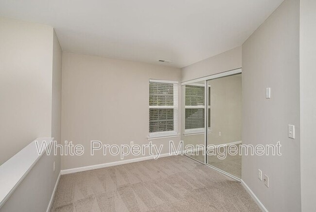 Building Photo - 9036 Meadowmont View Dr