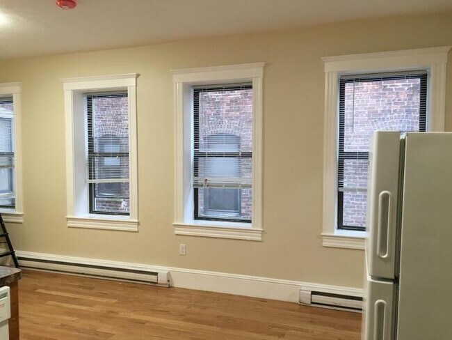 Building Photo - 887 Huntington Ave