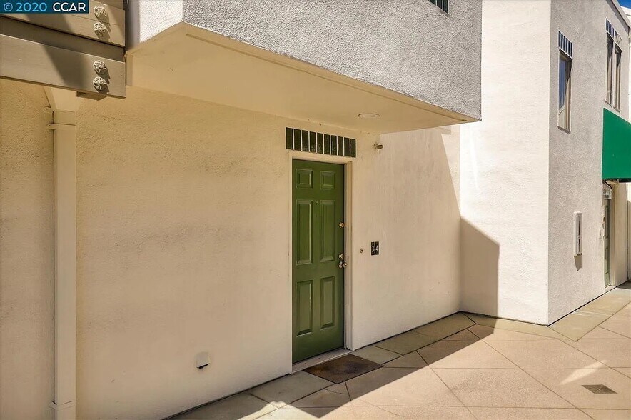 Building Photo - 34 Mozden Ln