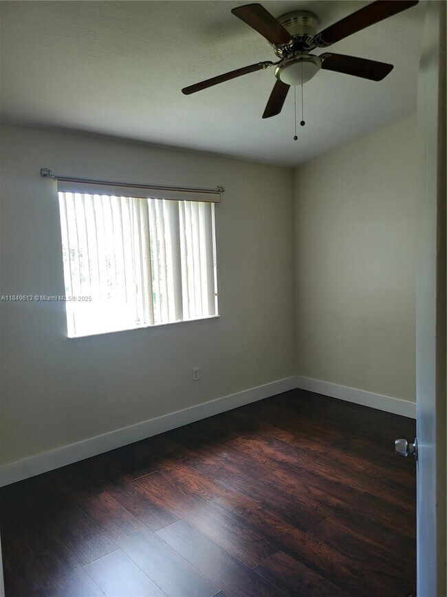 Building Photo - 1250 SE 28th Ct