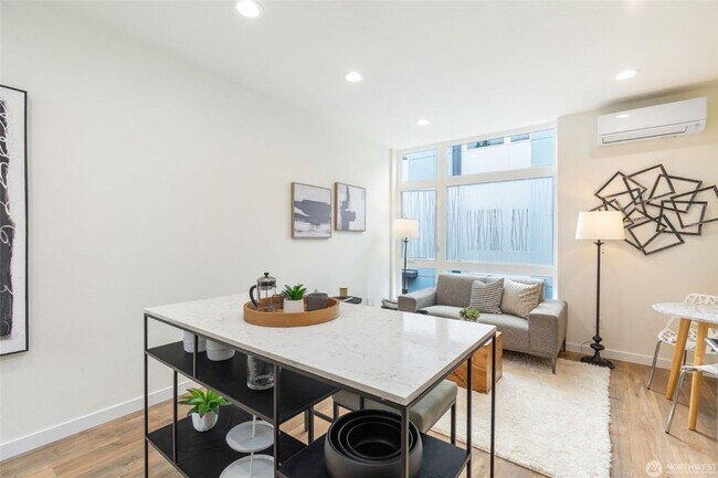 Building Photo - 2Bd/2Ba Seattle Townhouse