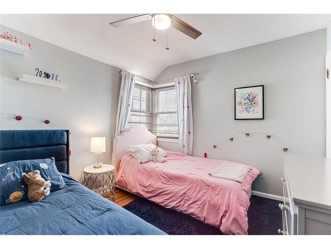 Building Photo - 1517 W 53rd St