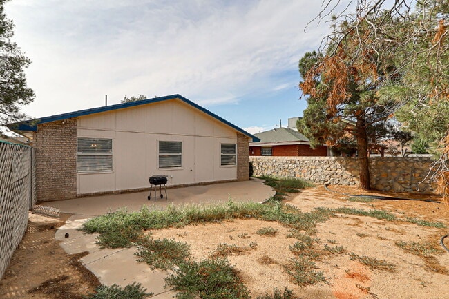 Building Photo - 1724 Gambel Quail Dr