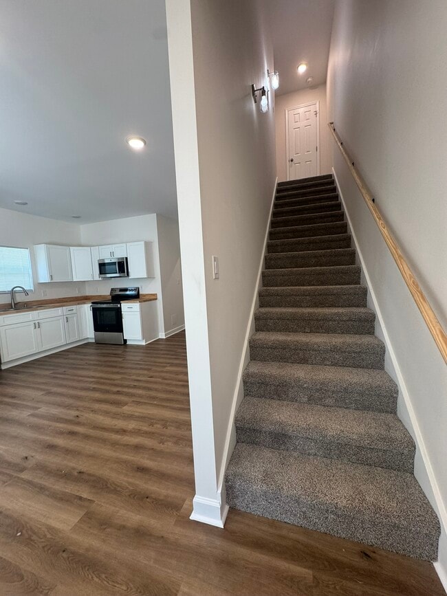 Building Photo - Hicks Duplex