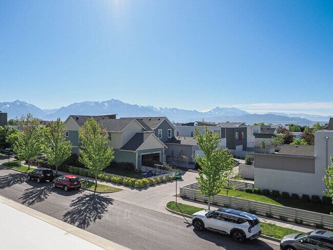 Building Photo - 3 Bedroom, 2.5 Bathroom in South Jordan