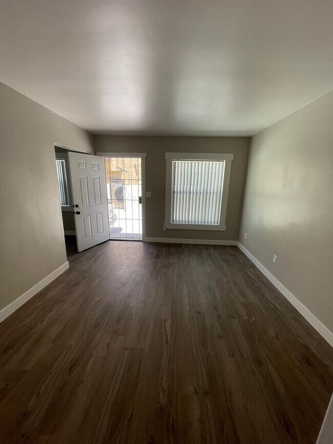 Building Photo - 1616 Cherry Ln