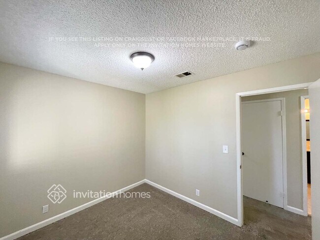 Building Photo - 1385 Meadowlark Dr