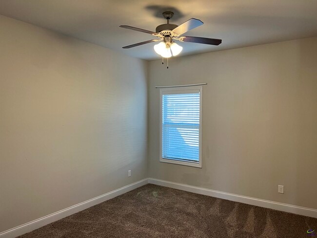 Building Photo - 105 Lacey Oak Ln