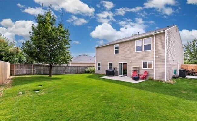 Building Photo - Beautiful Middleton Home