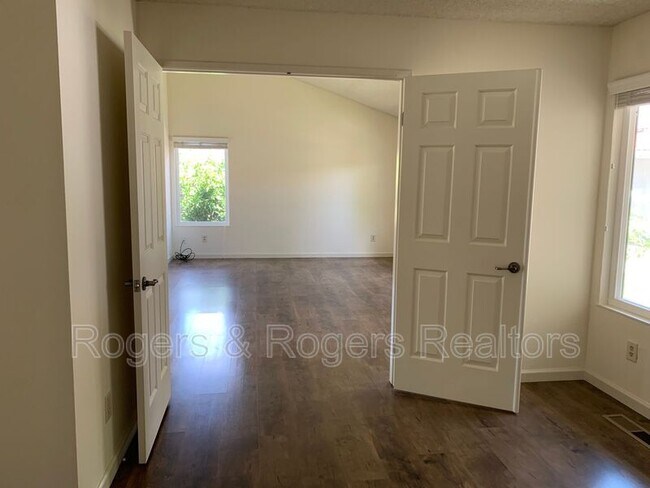 Building Photo - 1089 Rankin Dr