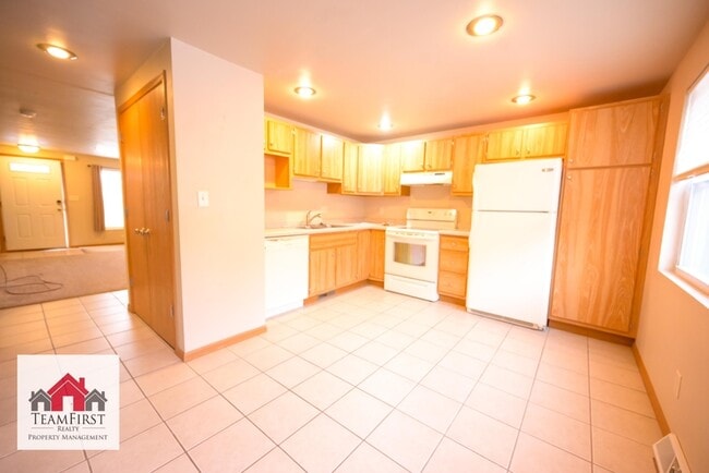 Building Photo - 2135 S Broadway