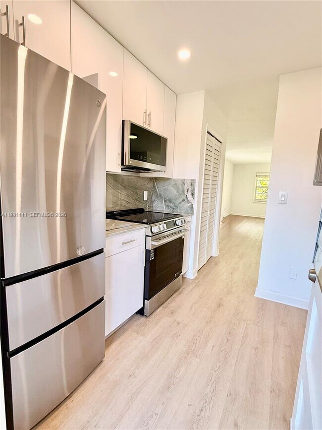 Building Photo - 6815 Edgewater Dr