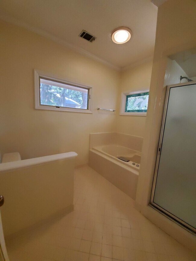 Building Photo - **AVAILABLE IN JUNE ** Landings Executive 3 Bedroom home