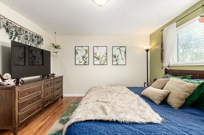 Building Photo - 11487 Larson Ln